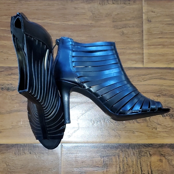 Jessica Simpson Strappy Thin Heeled Sandals - Picture 2 of 6